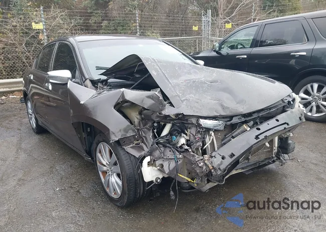 1HGCP3F8XBA016440: 43915653