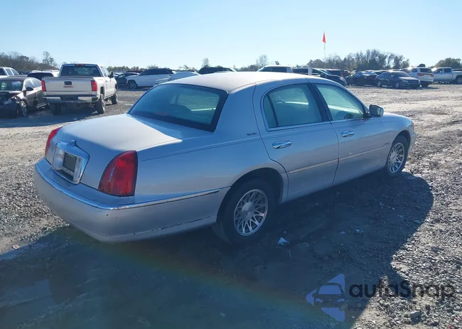 1LNHM82W12Y670678: 43915778