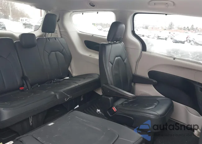 2C4RC1BG2JR233657: 43917319