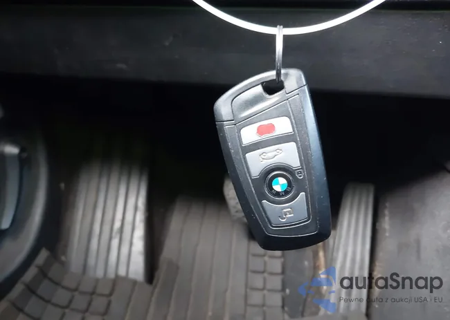 WBA5M2C52FGH99177: 43916669