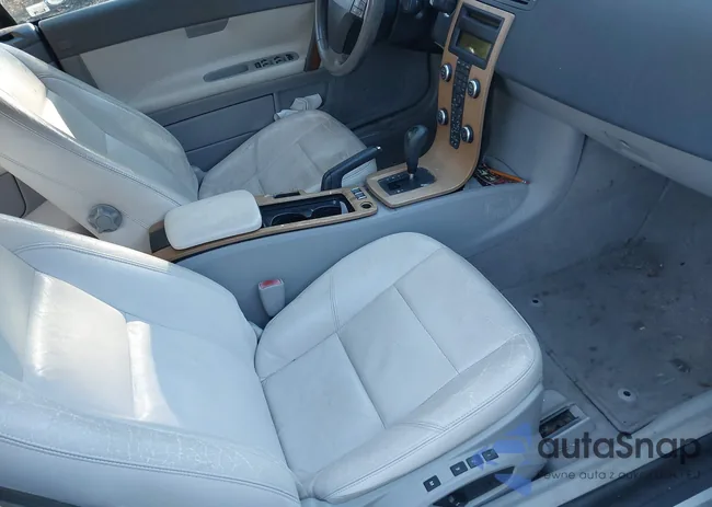 YV1MC67268J040800: 43917806