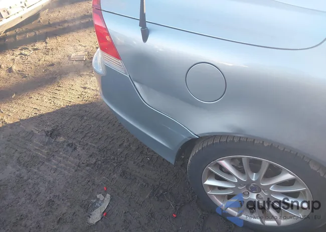 YV1MC67268J040800: 43917806