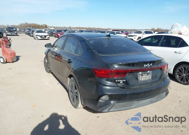 3KPF24AD1RE735605: 43917949