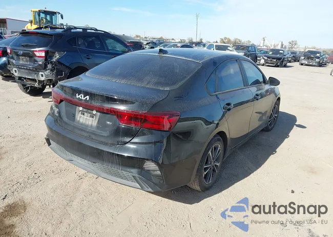 3KPF24AD1RE735605: 43917949