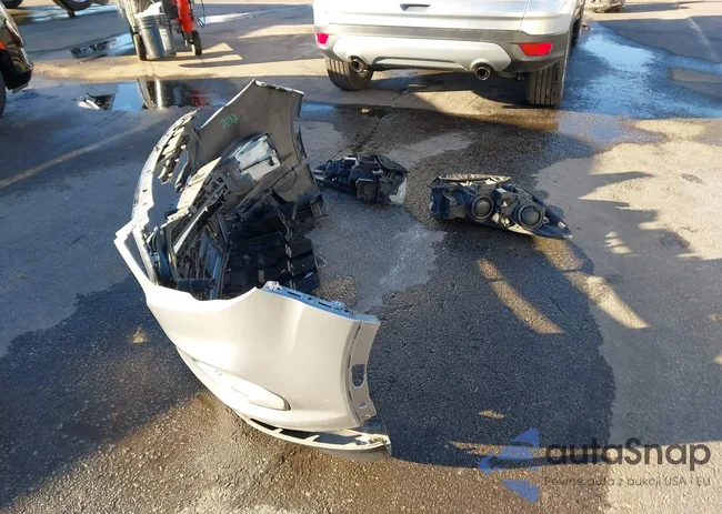 1FMCU0GD9HUA53306: 43918026