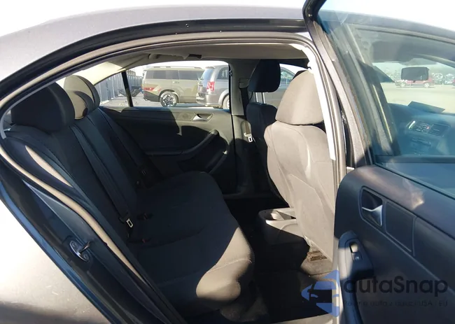 3VW1K7AJ3DM211451: 43917482