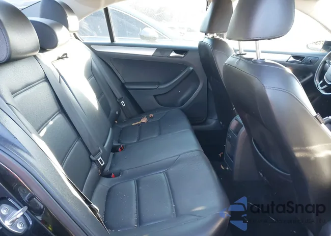 3VWDB7AJ5HM337782: 43919044