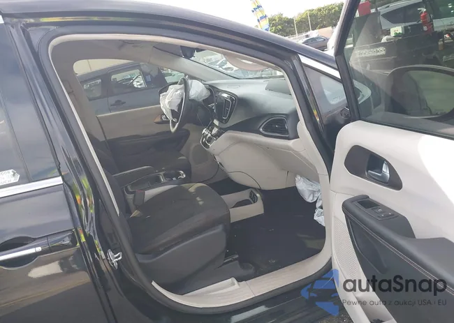 2C4RC1BG3HR782049: 43918433