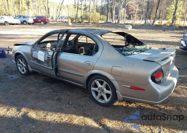 JN1CA31A51T112928: 43918501