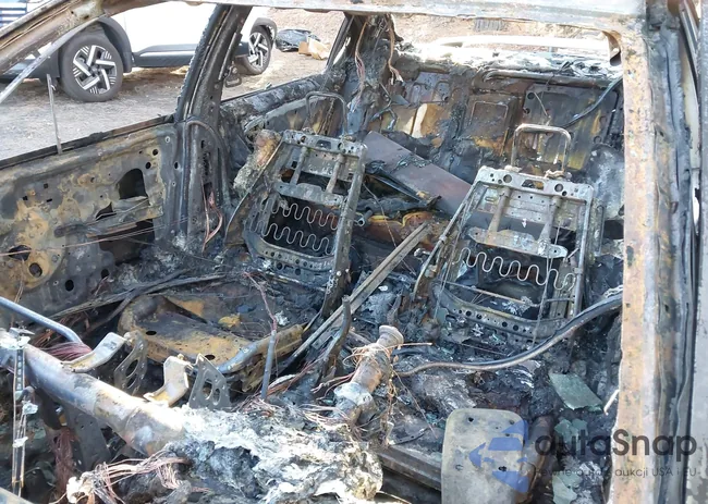 JN1CA31A51T112928: 43918501