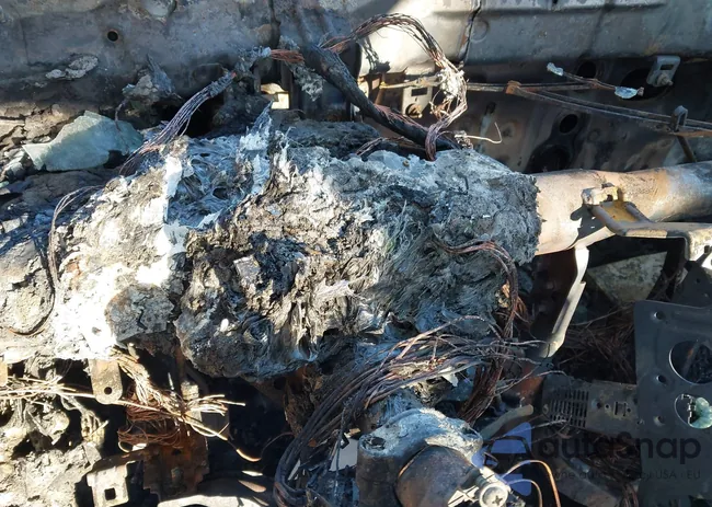 JN1CA31A51T112928: 43918501