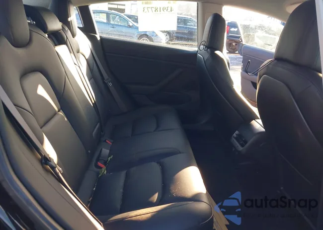 5YJ3E1EB1JF070625: 43918773