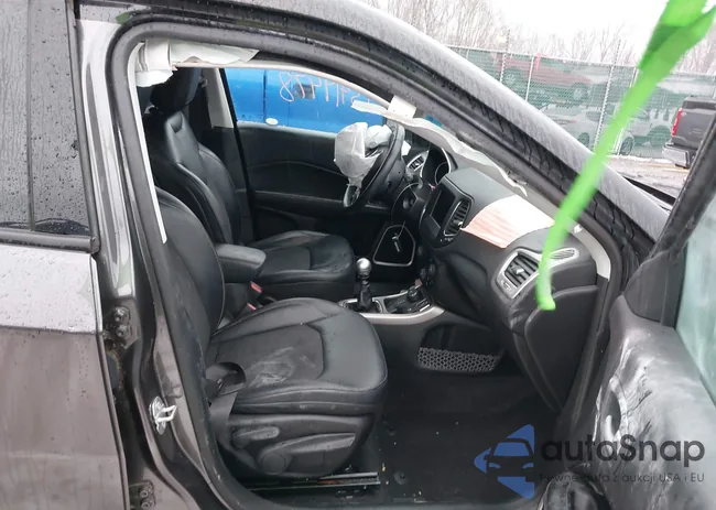 3C4NJDBB8JT117175: 43919478