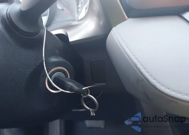 JTMZFREV9FD047818: 43922253