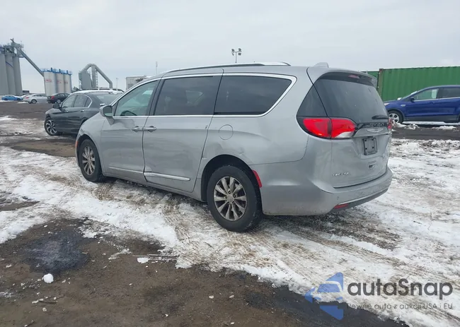 2C4RC1BG8JR317983: 43922285