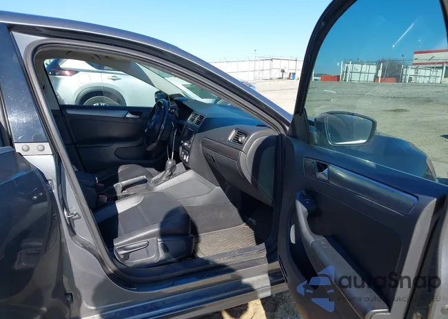 3VWLL7AJ8EM391596: 43921590