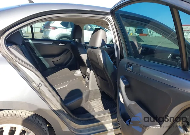 3VWLL7AJ8EM391596: 43921590