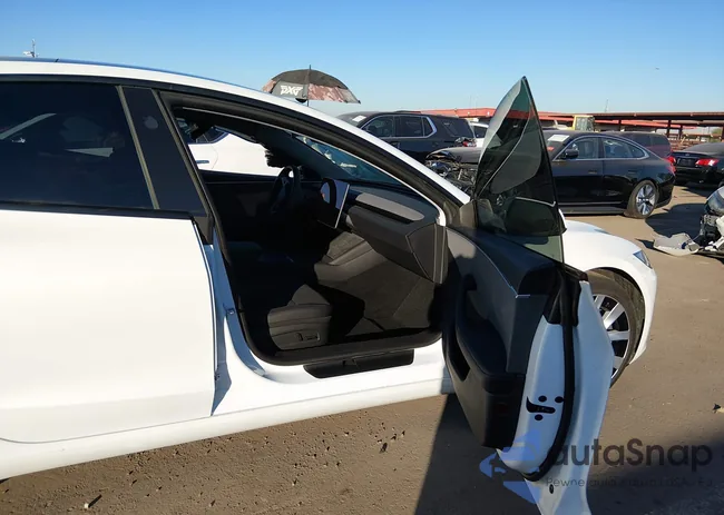 5YJ3E1EA4SF049843: 43921762