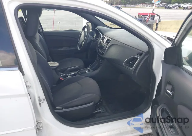 1C3CCBABXCN325881: 43923332