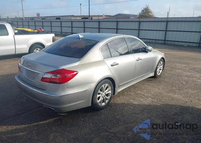 KMHGC4DD8DU241180: 43923345