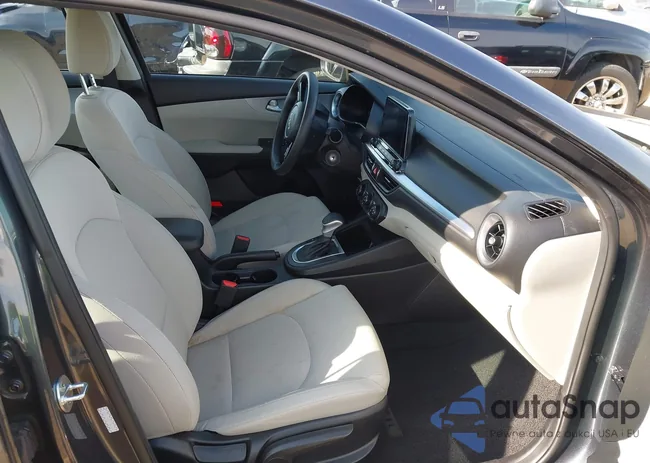 3KPF24AD1PE569518: 43922564