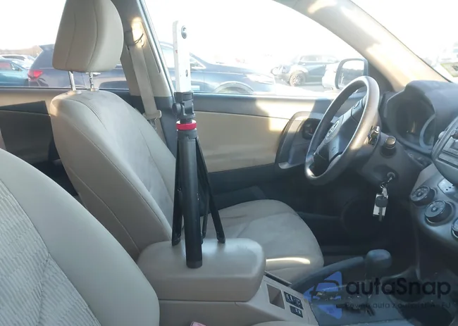 2T3BF4DV3CW181714: 43923807