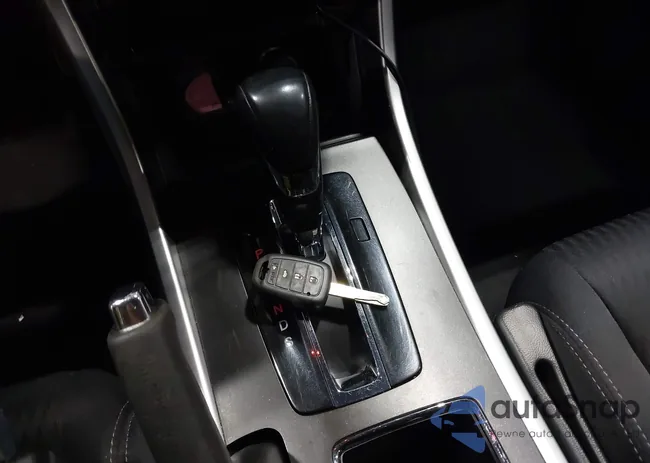 1HGCR2F59FA199331: 43923842