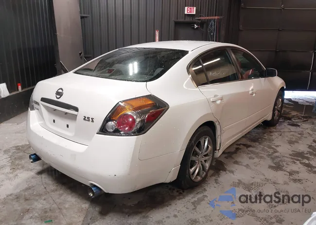 1N4AL21E28N402396: 43923920