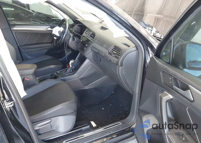 3VV8B7AX8NM061054: 43924193