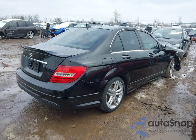 WDDGF4HBXEA945877: 43924323