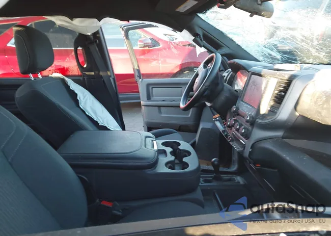 3C6TR5CJXRG317899: 43923630