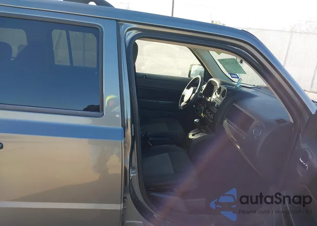 1C4NJPFB2CD548373: 43925312