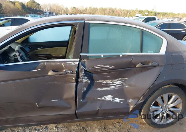 1HGCP2F82BA156878: 43924400