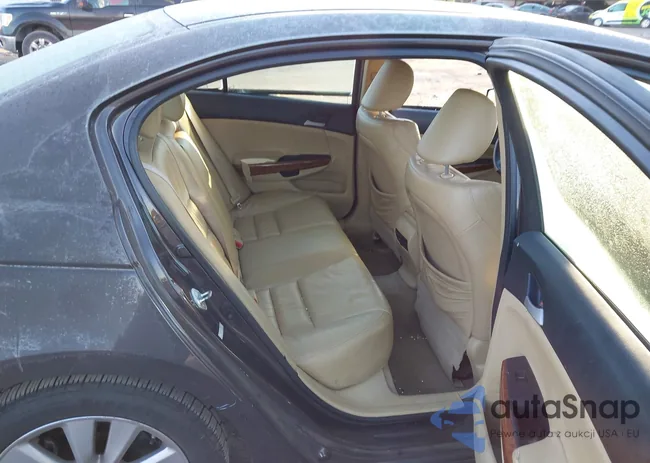 1HGCP2F82BA156878: 43924400