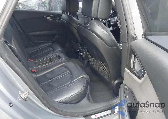 WAU2FAFC5HN106910: 43924497