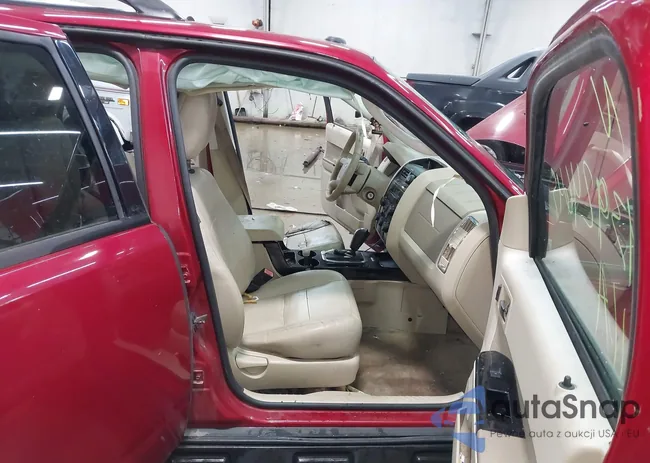 1FMCU9E75BKA85822: 43924645