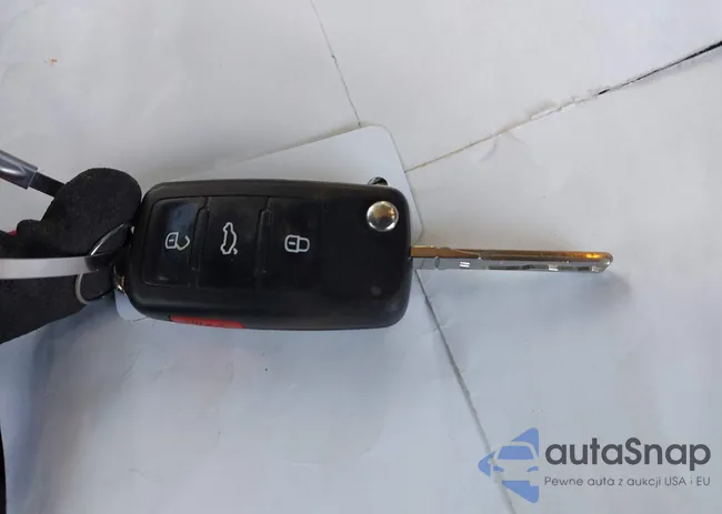 1VWDT7A34HC047100: 43924657