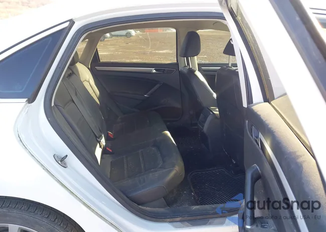 1VWDT7A34HC047100: 43924657