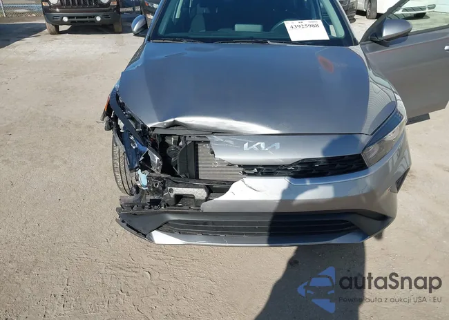 3KPF24AD7RE792682: 43925988