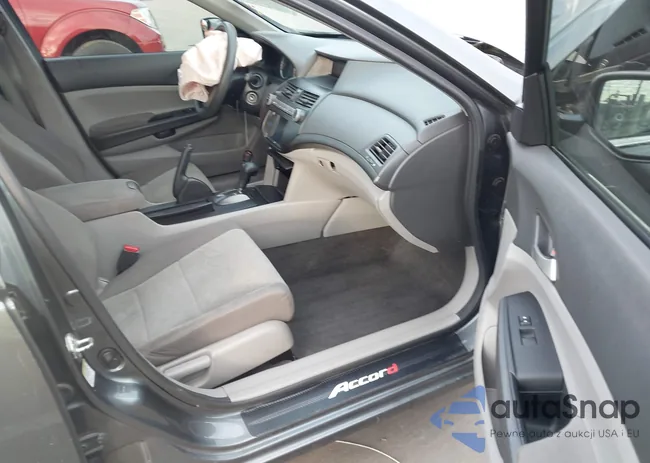 1HGCP2F34AA035742: 43926937