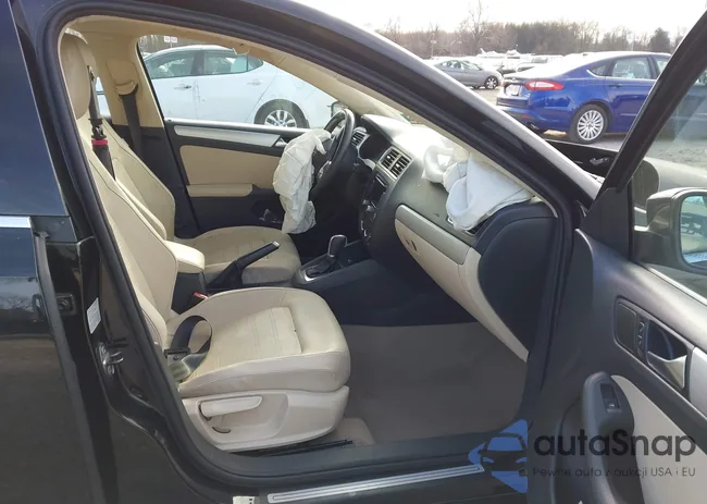 3VWLZ7AJ4BM331681: 43927334