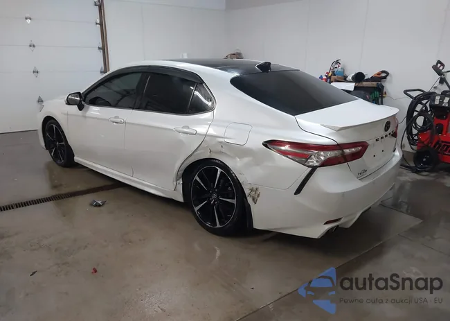 4T1B61HK0JU002047: 43928351