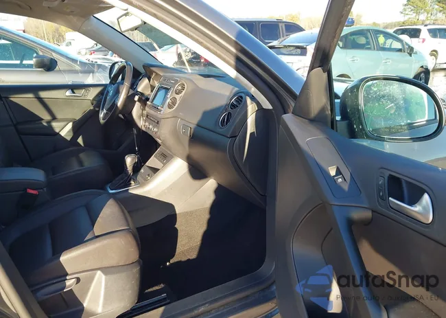 WVGAV7AX9HK027672: 43929043