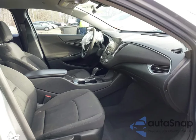 1G1ZB5ST3LF140432: 43928509