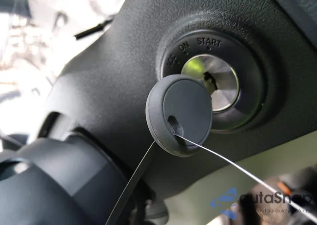 2C3LA43R96H282529: 43928644