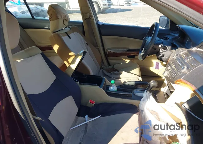 1HGCP3F70BA022027: 43929852