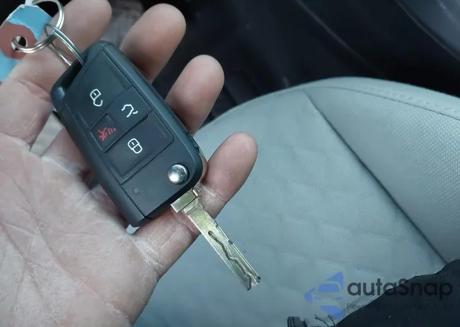 3VV0B7AX4JM058773: 43929560