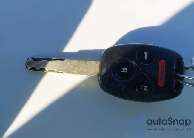 1HGCP2F35BA110126: 43930864