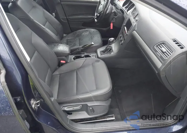 3VW217AU9FM034005: 43931787