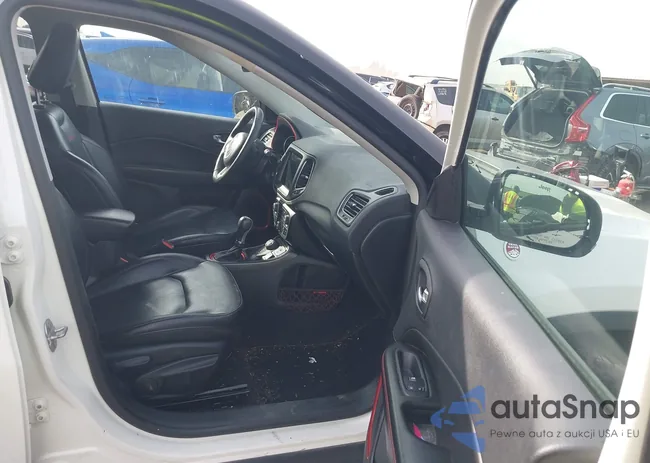 3C4NJDDB4JT404042: 43931820